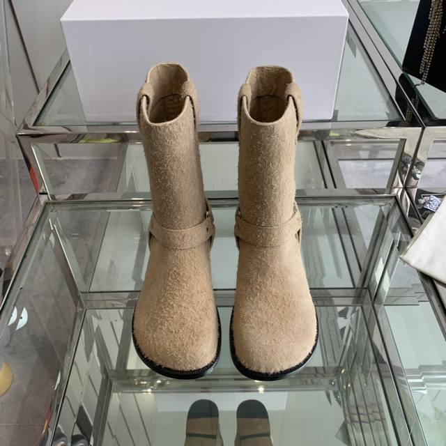 Loewe 罗意威 24Ss 秋冬新款 方跟平底 弹力短靴 简约大气时髦 耐看不过时 是时尚圈永不退潮的经典所在 复古的英伦风格让你穿出不一样的气质.对版原版楦